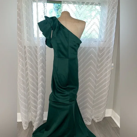 Emerald Green One-Shoulder Dress w/ Bow - Picture 3 of 4
